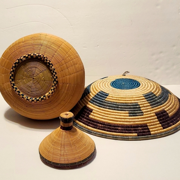 African Rwandan Tutsi Lidded Basket Hand Woven Basket with Geometric Design - Picture 6 of 11